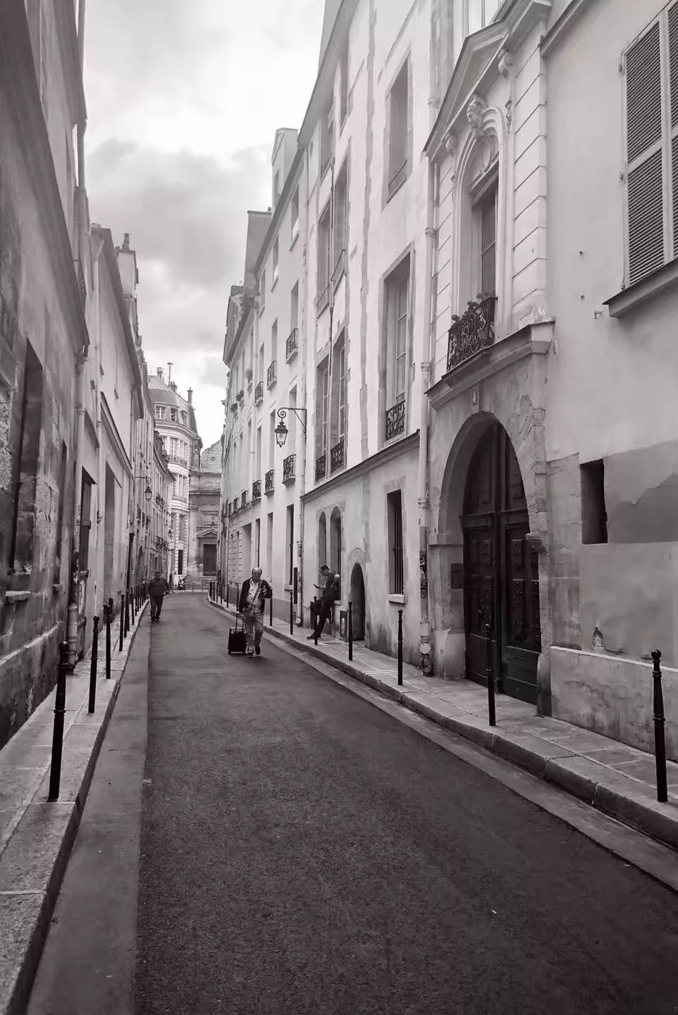 走出成都|幸运的人,才可以在巴黎自由迷失