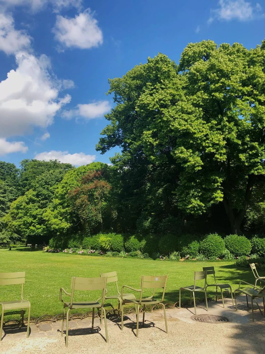 走出成都｜幸运的人，才可以在巴黎自由迷失