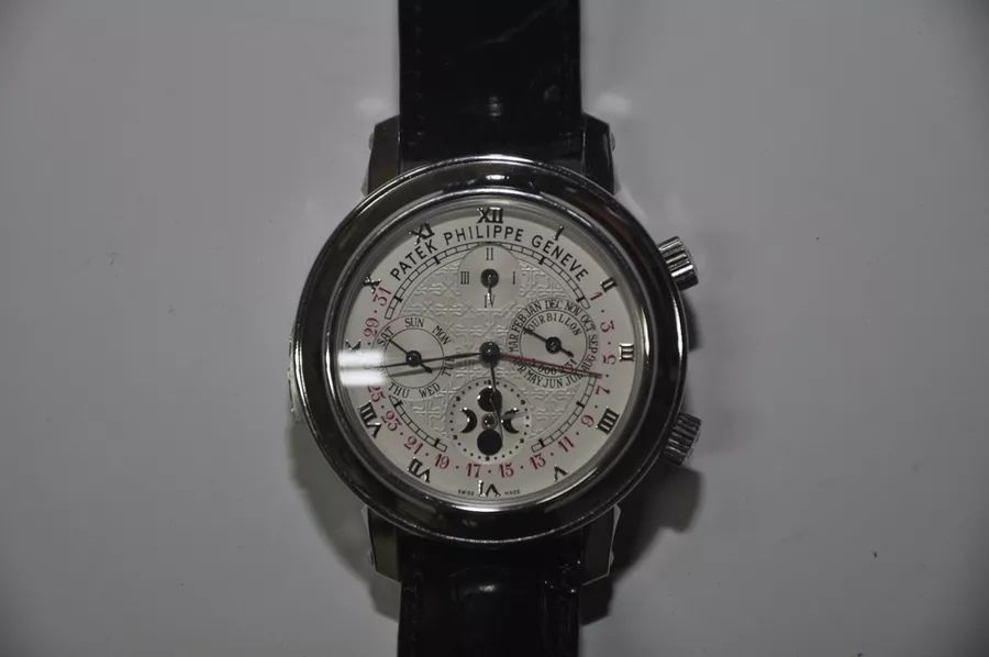 古董手表拍卖690万元,北京海关罚没手表专场拍卖会