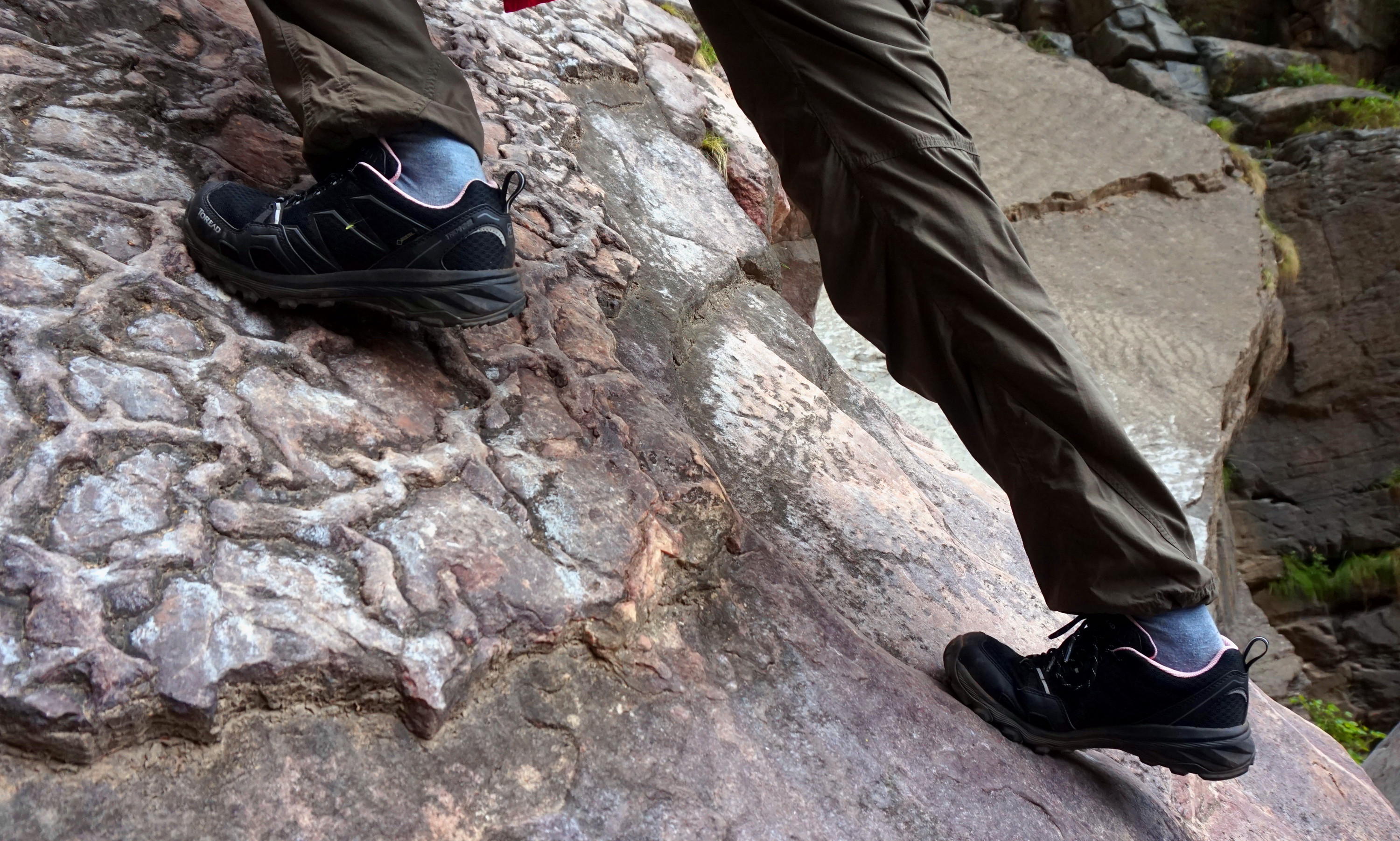 探路者户外登山鞋goretex,探路者和北面的登山鞋对比