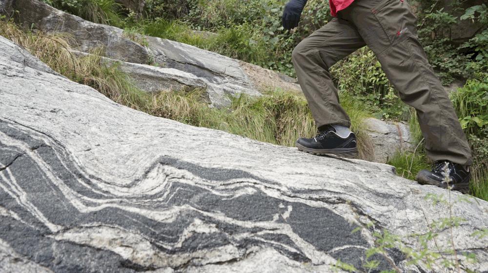 探路者户外登山鞋goretex,探路者和北面的登山鞋对比