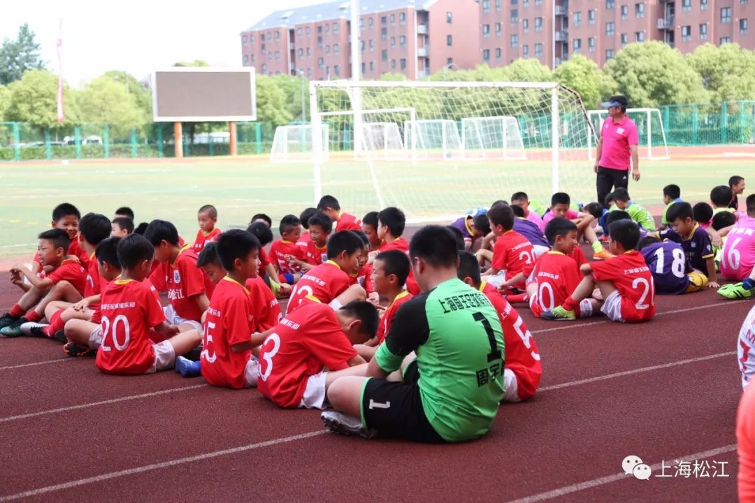 足够精彩校园足球联赛火热进行中,足够精彩足球比赛