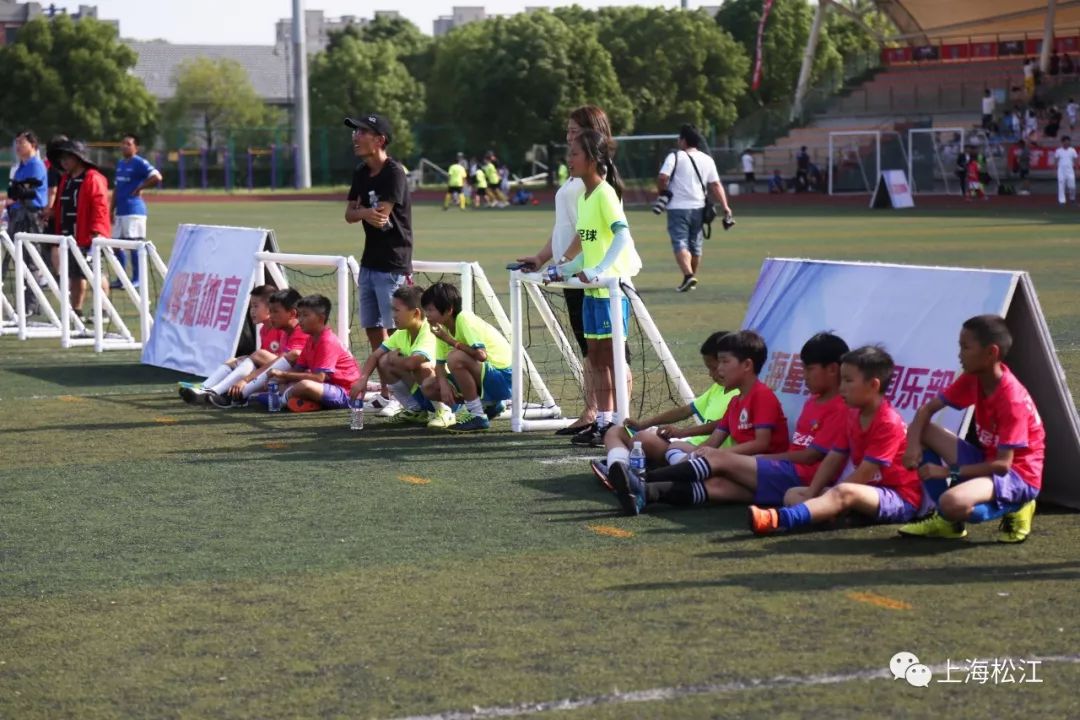 足够精彩校园足球联赛火热进行中,足够精彩足球比赛