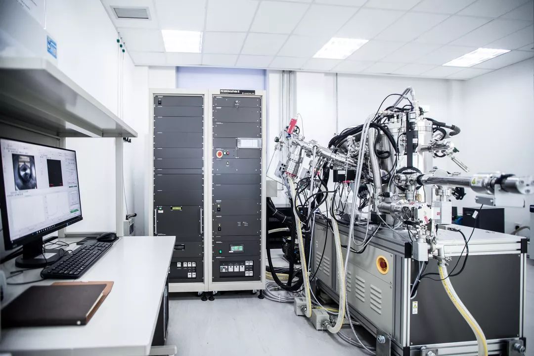 宾利百年纪念款添越多少钱,宾利新能源新车发布会