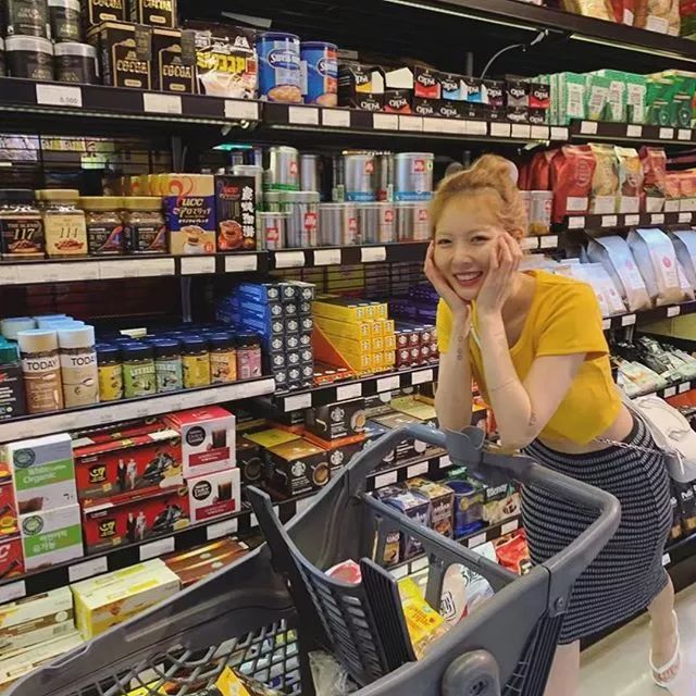 金泫雅的红卡点,金泫雅年卡