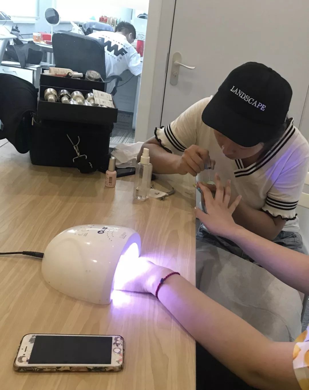 美甲店当下的现状,美甲店美甲内幕