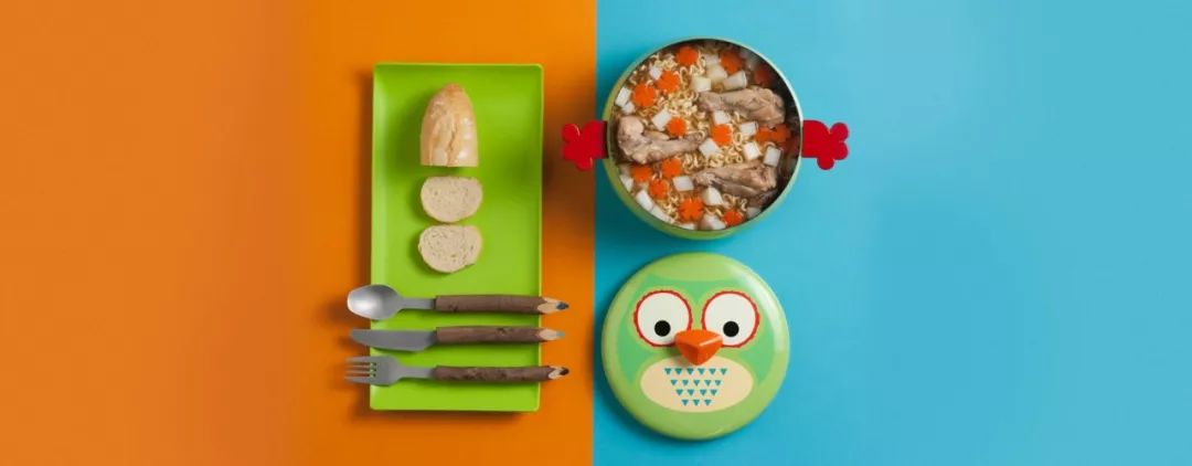 为了卖泡面这家公司拉着全体员工在电视机前鞠躬，结果卖得更好了