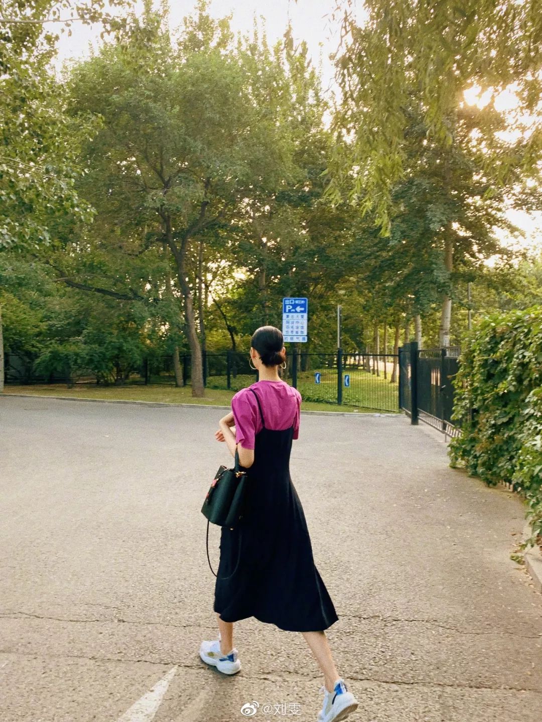刘雯周冬雨同款打底衫,刘雯周冬雨穿衣搭配