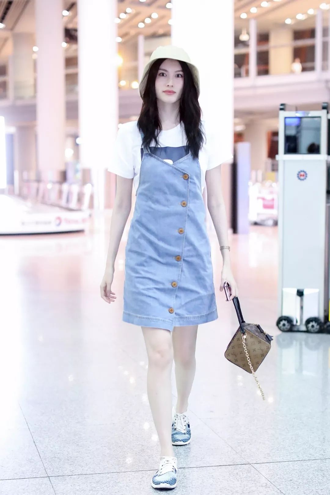 刘雯周冬雨同款打底衫,刘雯周冬雨穿衣搭配