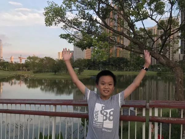 小男孩刷屏,小孩刷屏