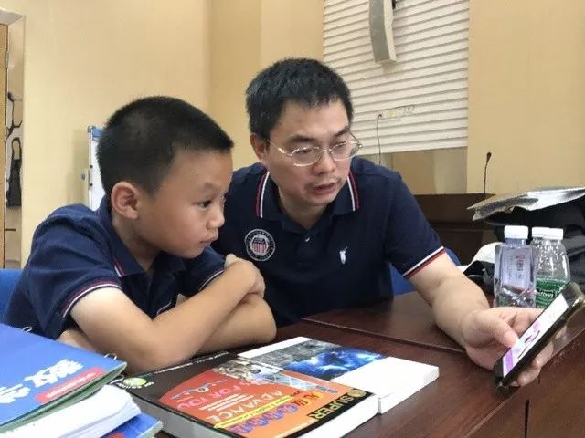 小男孩刷屏,小孩刷屏