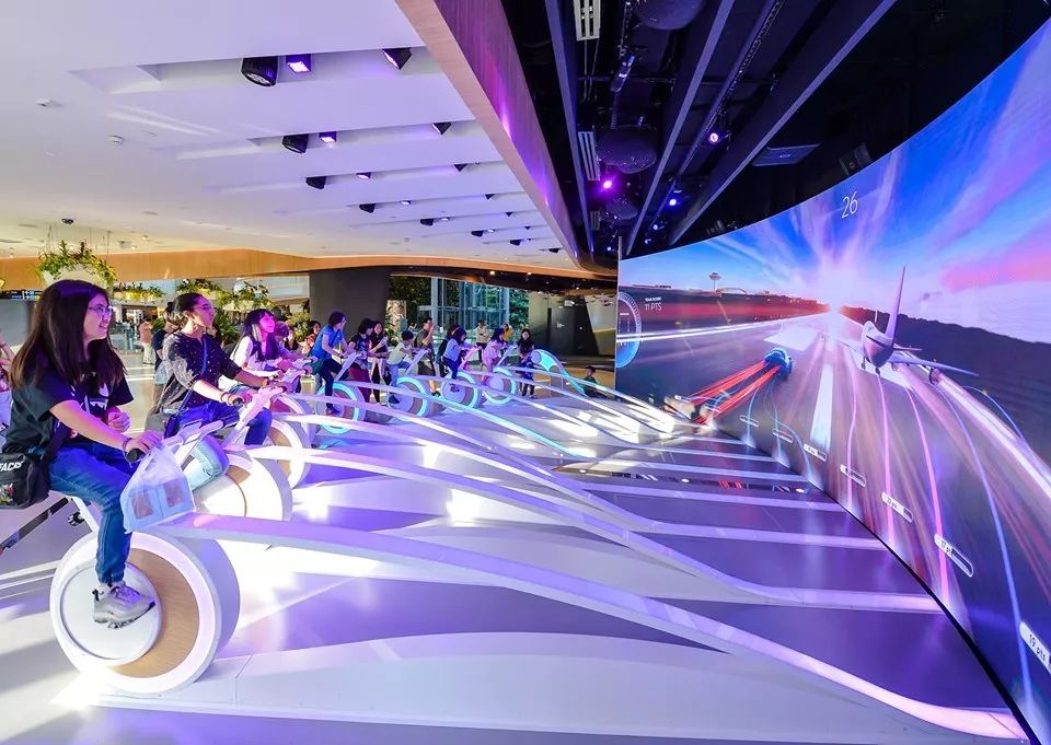 机场游兴：繁花酷馆藏城韵