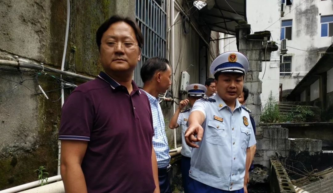 召开区域性火灾隐患整改推进会,消防大队督导重大火灾隐患整改