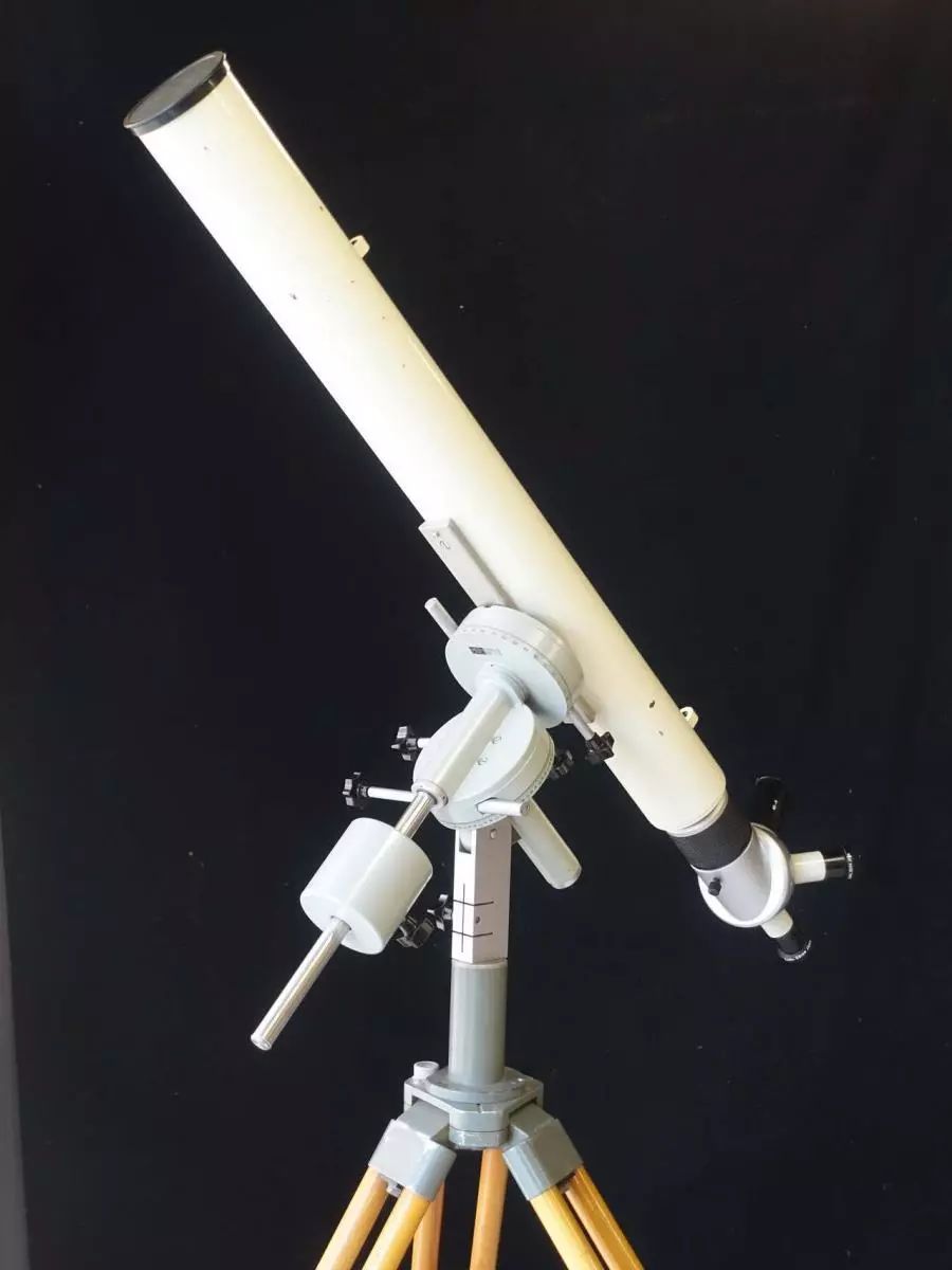 可以完全看到月球的黑科技望远镜,登月50周年月球上有什么痕迹