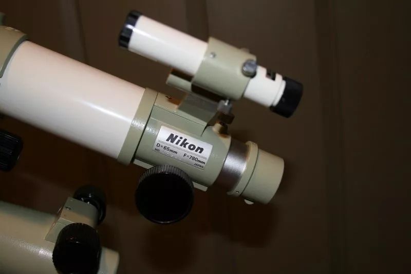 可以完全看到月球的黑科技望远镜,登月50周年月球上有什么痕迹