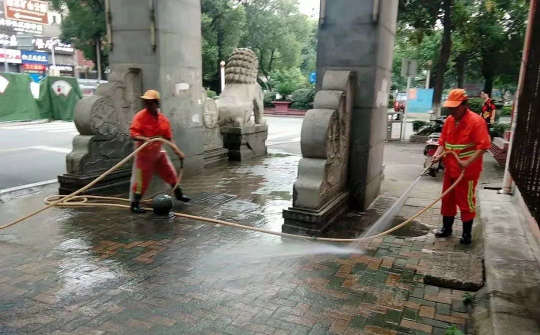 街道创文持续整治不松懈,文明创建进行时挥洒汗水扮靓城市