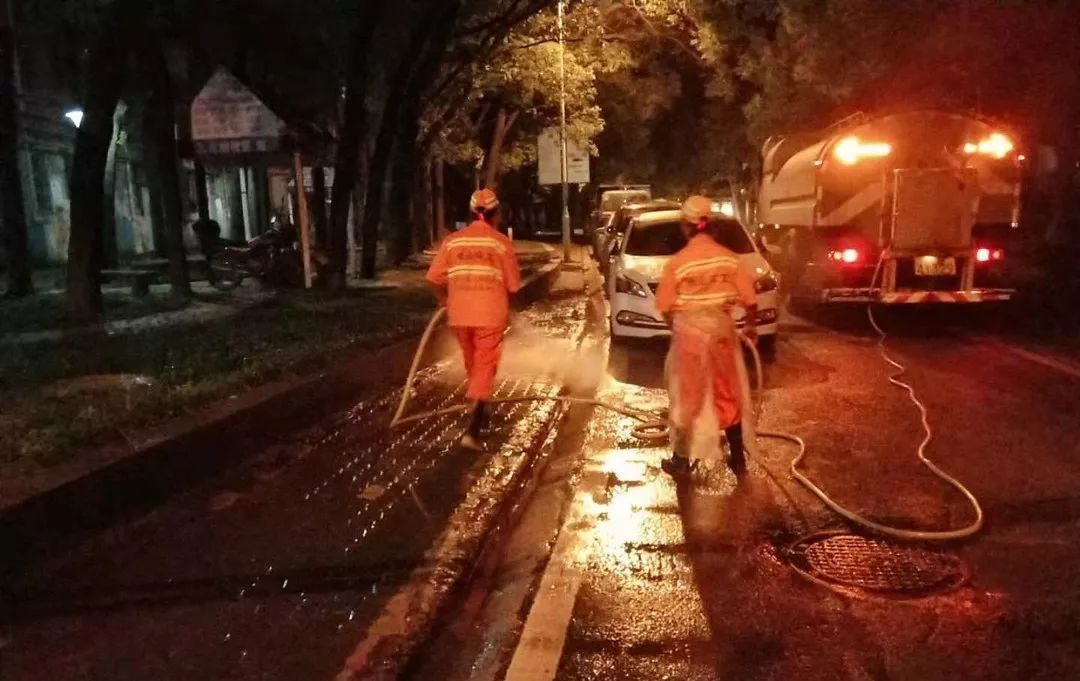 街道创文持续整治不松懈,文明创建进行时挥洒汗水扮靓城市