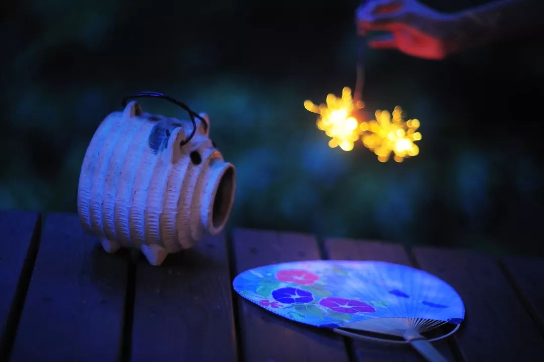 瞬间的璀璨烟火,瞬间的闪耀韩剧