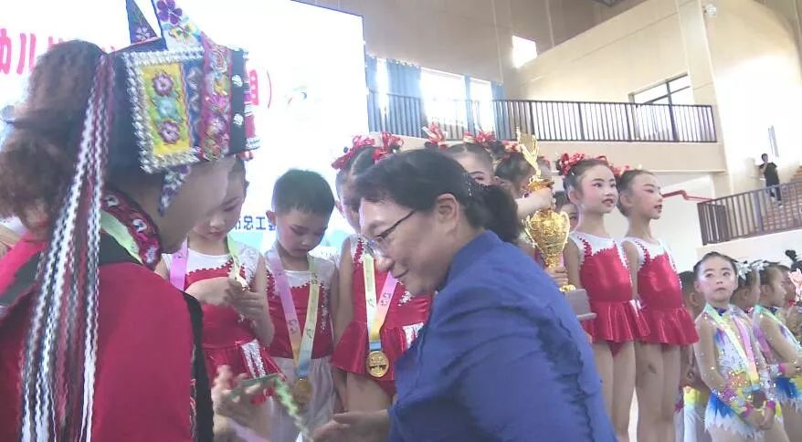 幼儿体操6岁,幼儿体操6人操