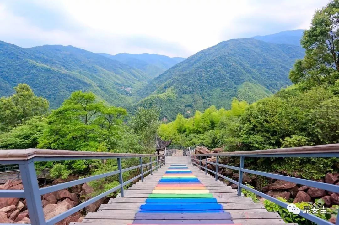 看彩虹,看彩虹轻轻闪烁