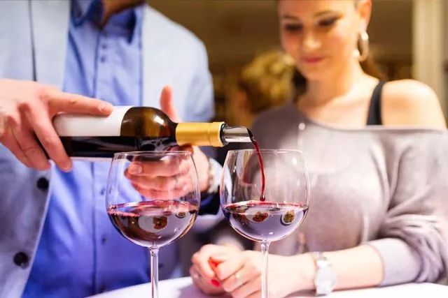 葡萄酒国产的有没有假的,葡萄酒行货与水货怎么看