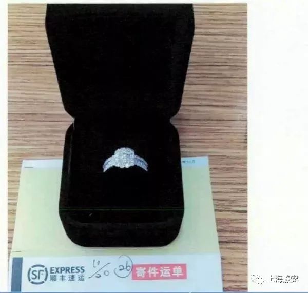 00后“女土豪”微店疯狂网购,不花一分钱!她用的是这个......