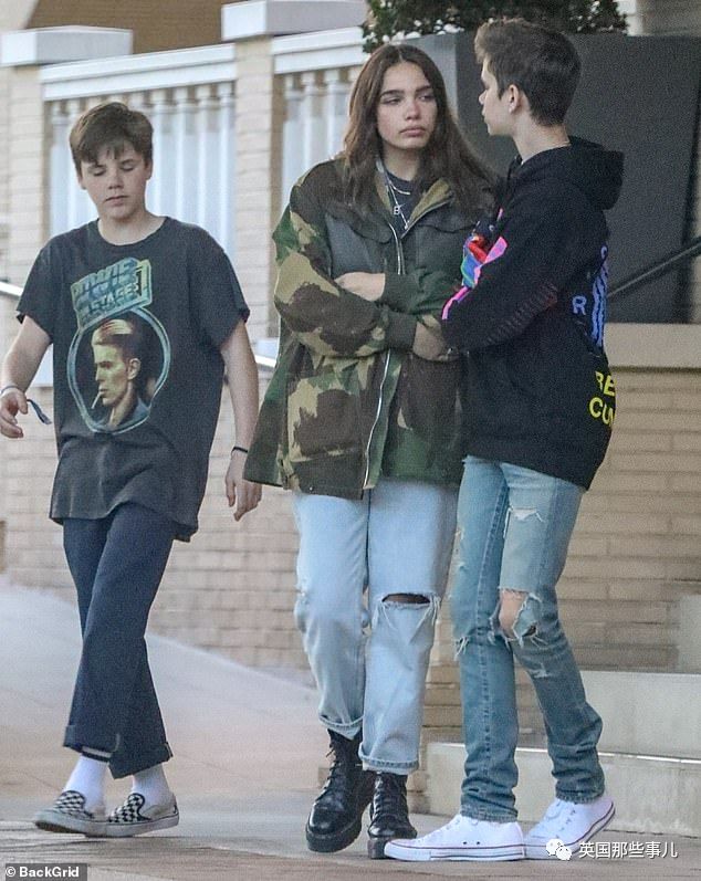 贝克汉姆三个儿子最新消息,贝克汉姆大儿子小时候身体差