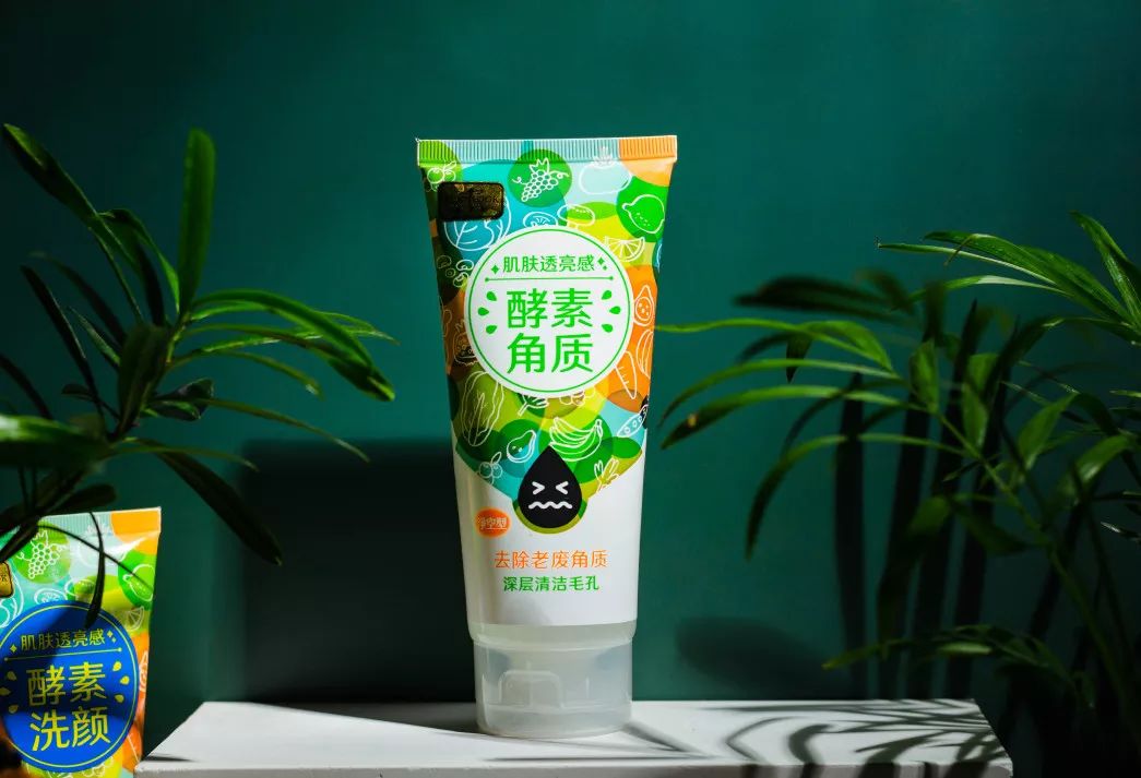 脸上搓出3斤泥！难怪又黄又暗又黑头！10秒给脸蛋“剥壳”，厉害