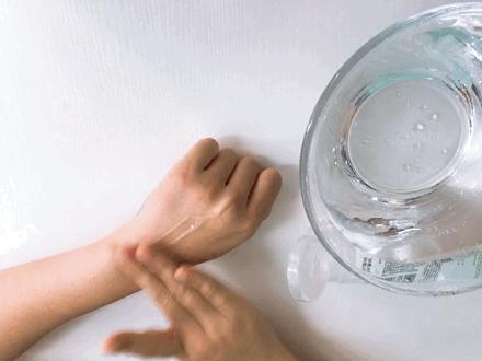 脸上搓出3斤泥！难怪又黄又暗又黑头！10秒给脸蛋“剥壳”，厉害