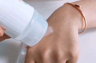 脸上搓出3斤泥！难怪又黄又暗又黑头！10秒给脸蛋“剥壳”，厉害