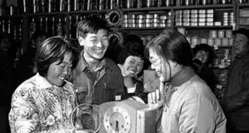 红灯牌录音机90年代,红灯牌电子管老收音机