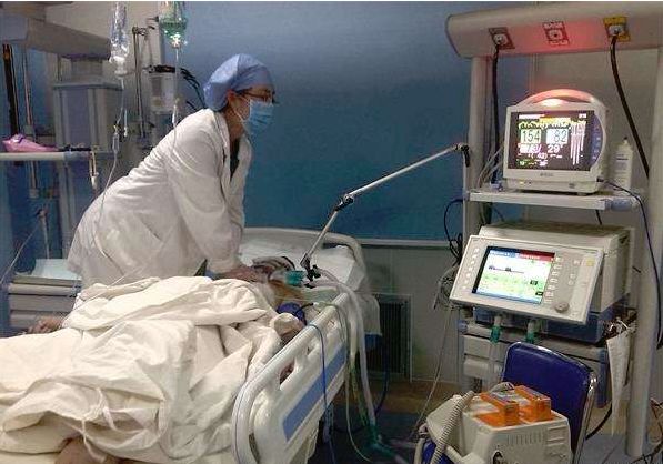 东北小伙*丸睾**碎了、膀胱破裂！女友做出了这个举动……