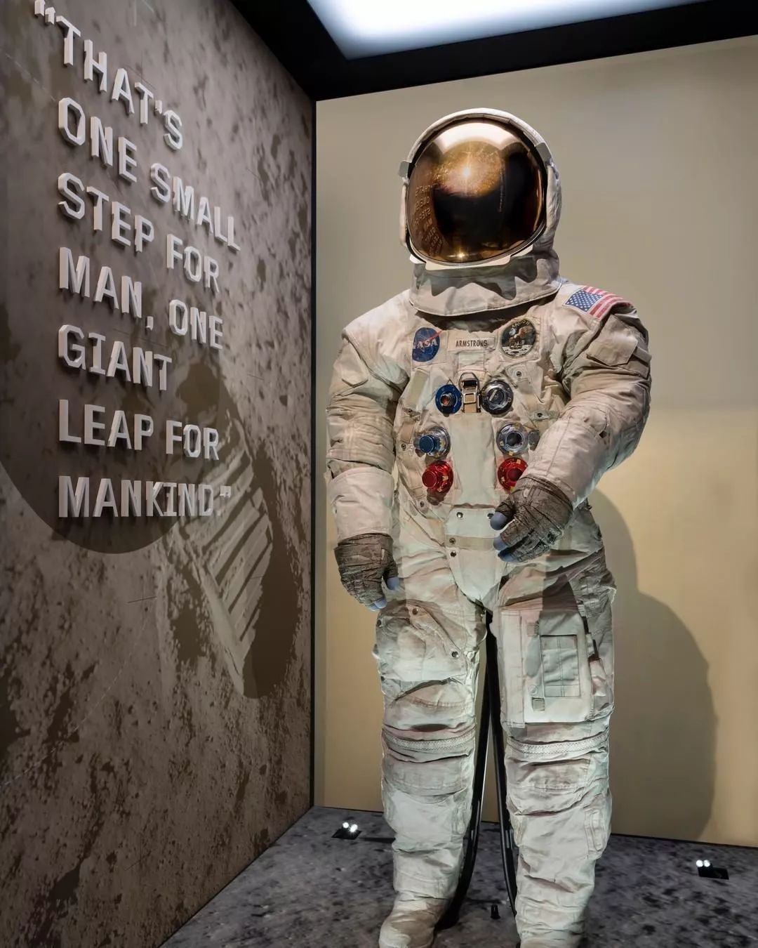 阿波罗登月是宇宙飞船吗,阿波罗有登月吗