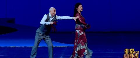 她28岁变性,父亲被嘲笑“这是你儿子还是女儿?”,一句话回应暖哭了...