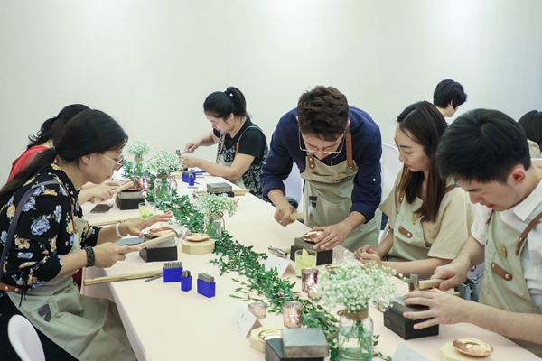 上海周生生活动,周生生promessa形象店