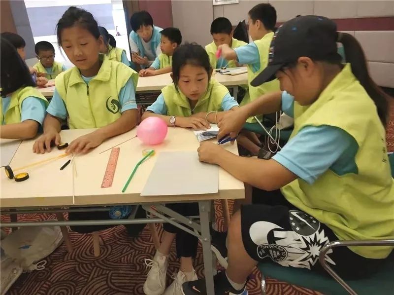 青少年暑期七彩夏令营系列活动,暑假夏令营让你嗨翻天