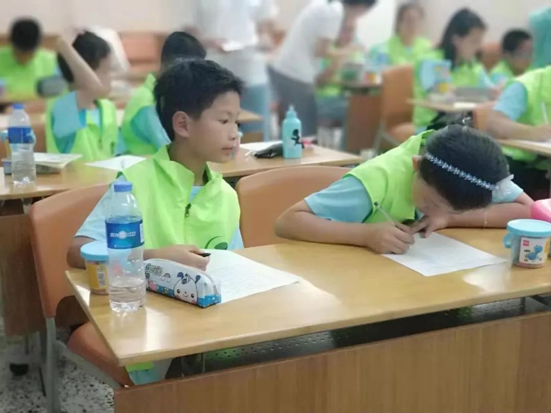 青少年暑期七彩夏令营系列活动,暑假夏令营让你嗨翻天