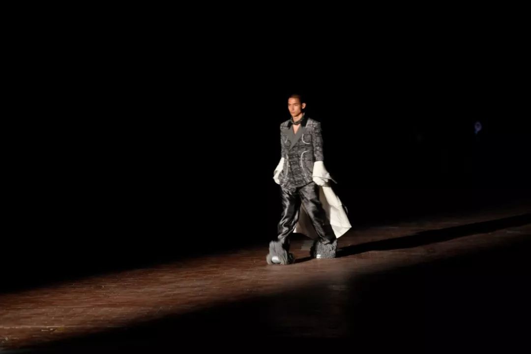 天时地利人和，东方智慧为中国独立男装设计的跃升埋藏伏笔