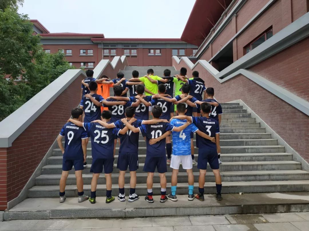 年轻足球小将第一次在一线队首秀,中国足球小将新援首秀