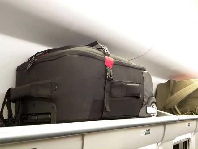 高铁上行李可以放在什么地方,高铁上带行李物品的规定