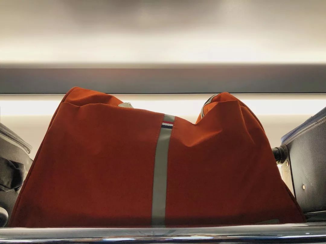 高铁上行李可以放在什么地方,高铁上带行李物品的规定