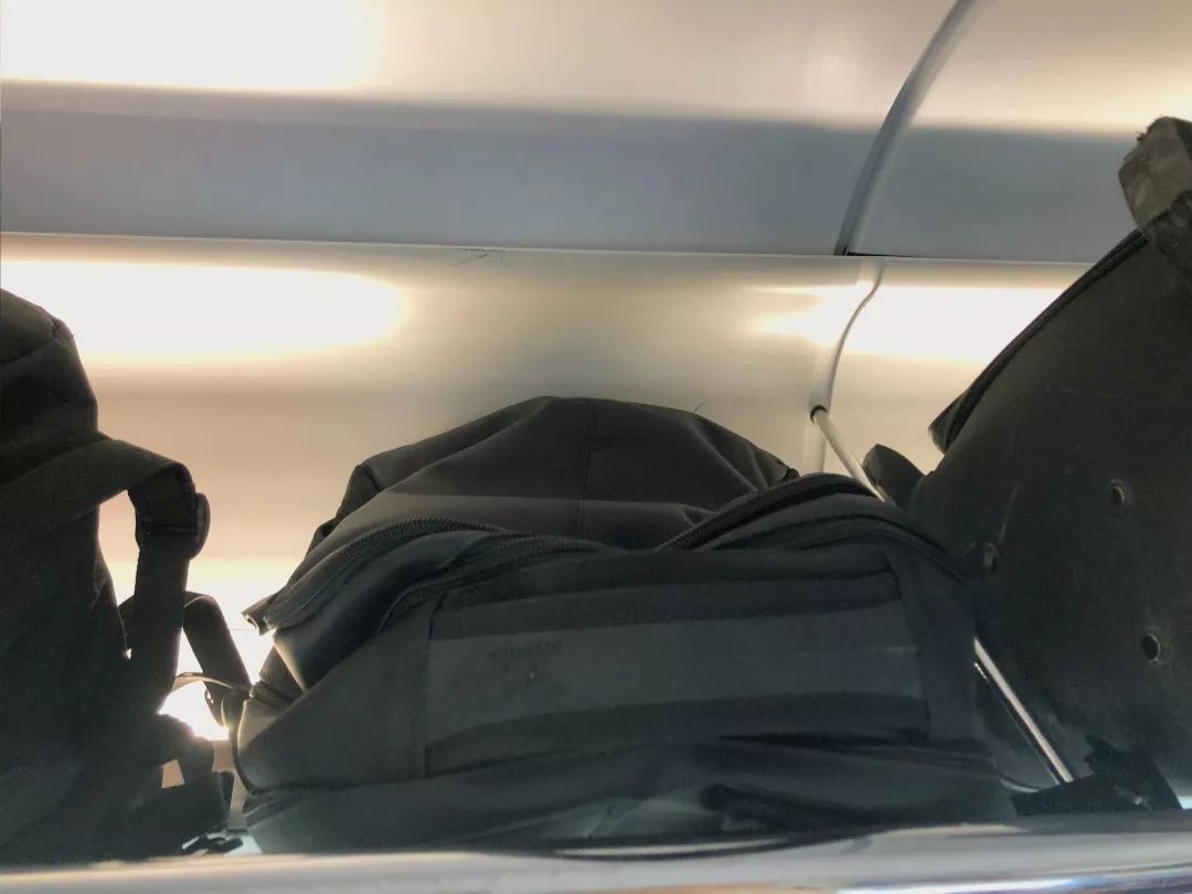 高铁上行李可以放在什么地方,高铁上带行李物品的规定