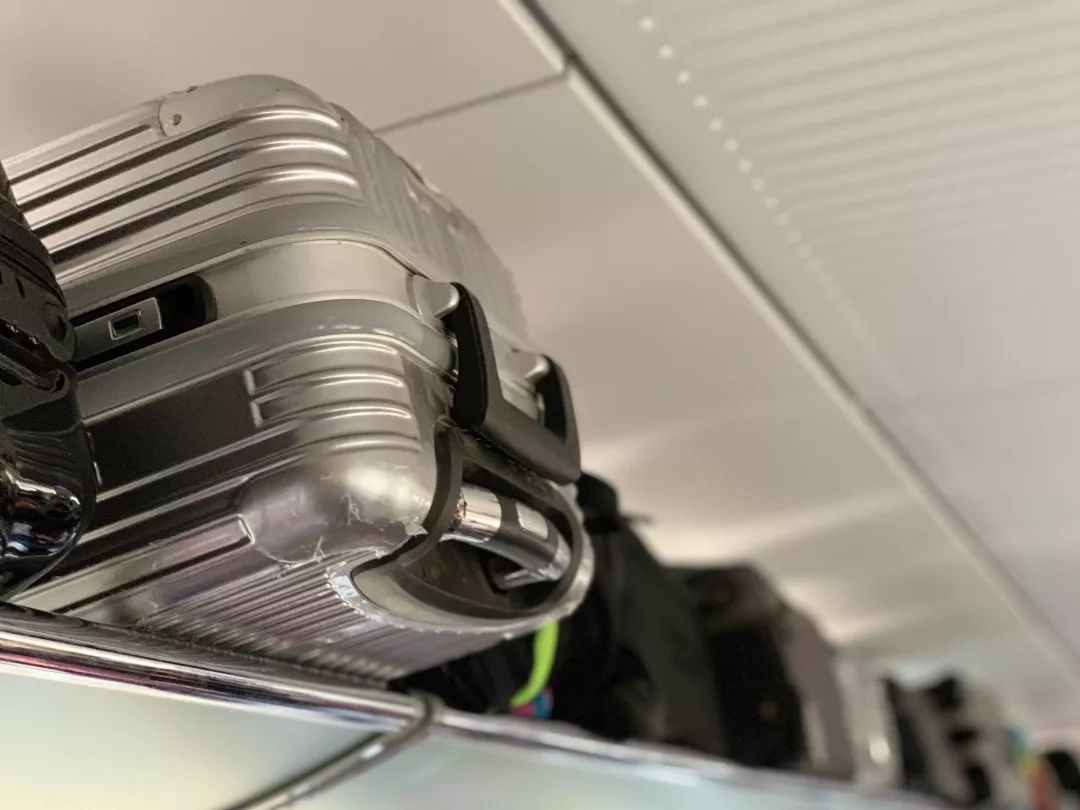 高铁上行李可以放在什么地方,高铁上带行李物品的规定