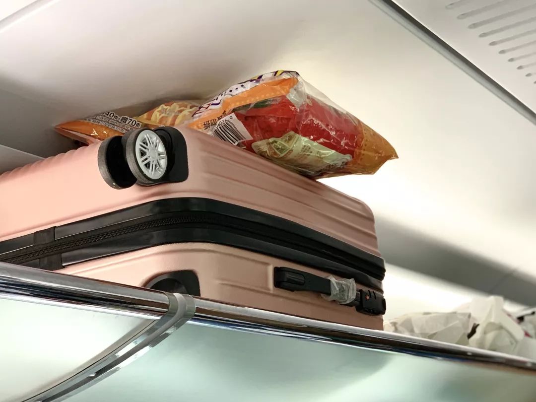 高铁上行李可以放在什么地方,高铁上带行李物品的规定