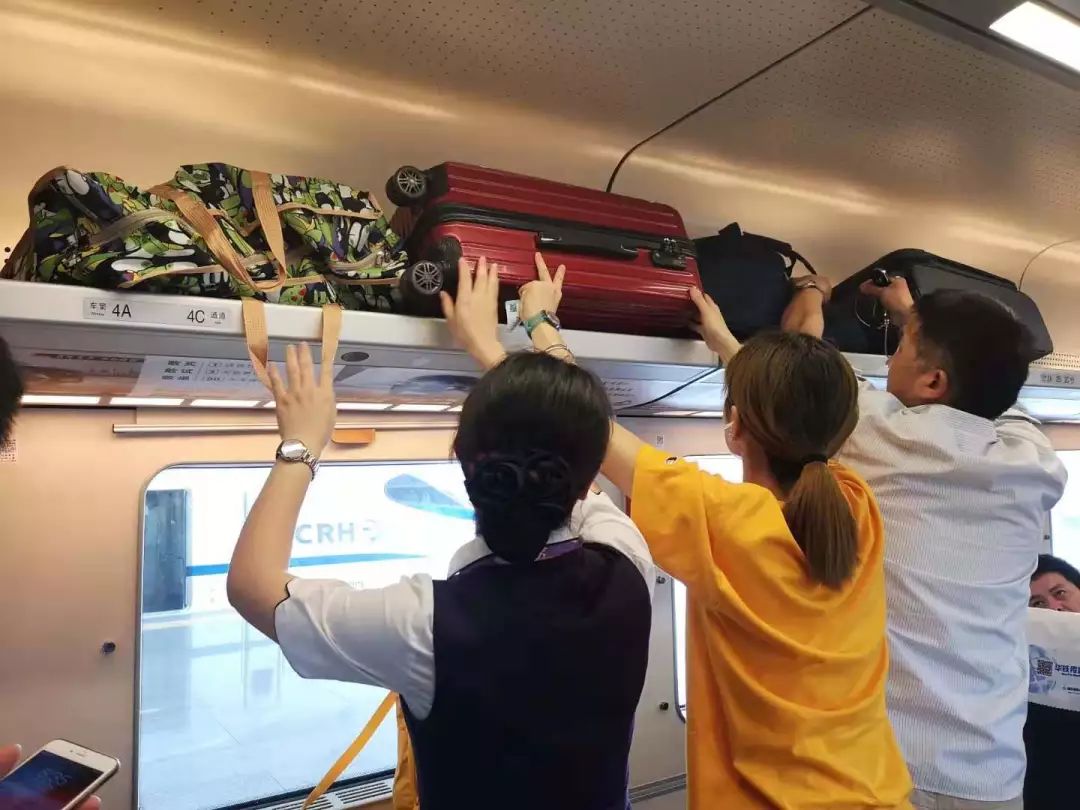 高铁上行李可以放在什么地方,高铁上带行李物品的规定