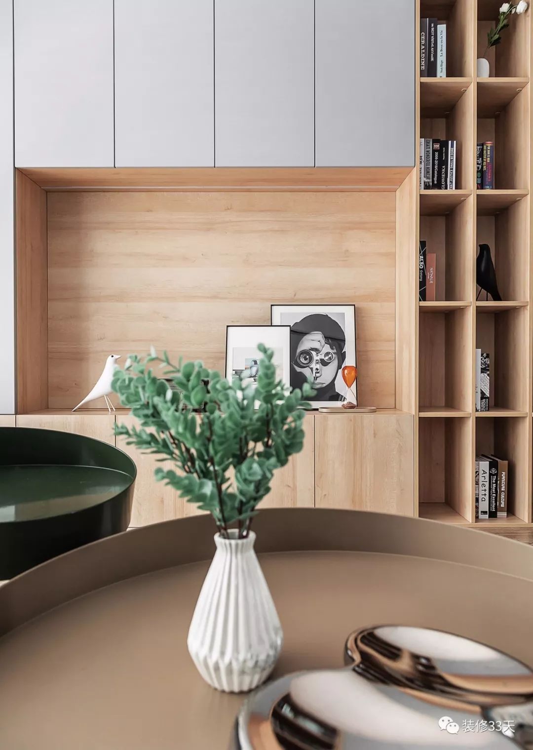 小户型现代简约客厅艺术玻璃窗,附近大玻璃落地窗现代简约风格