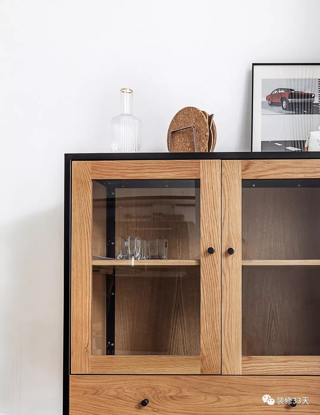 小户型现代简约客厅艺术玻璃窗,附近大玻璃落地窗现代简约风格