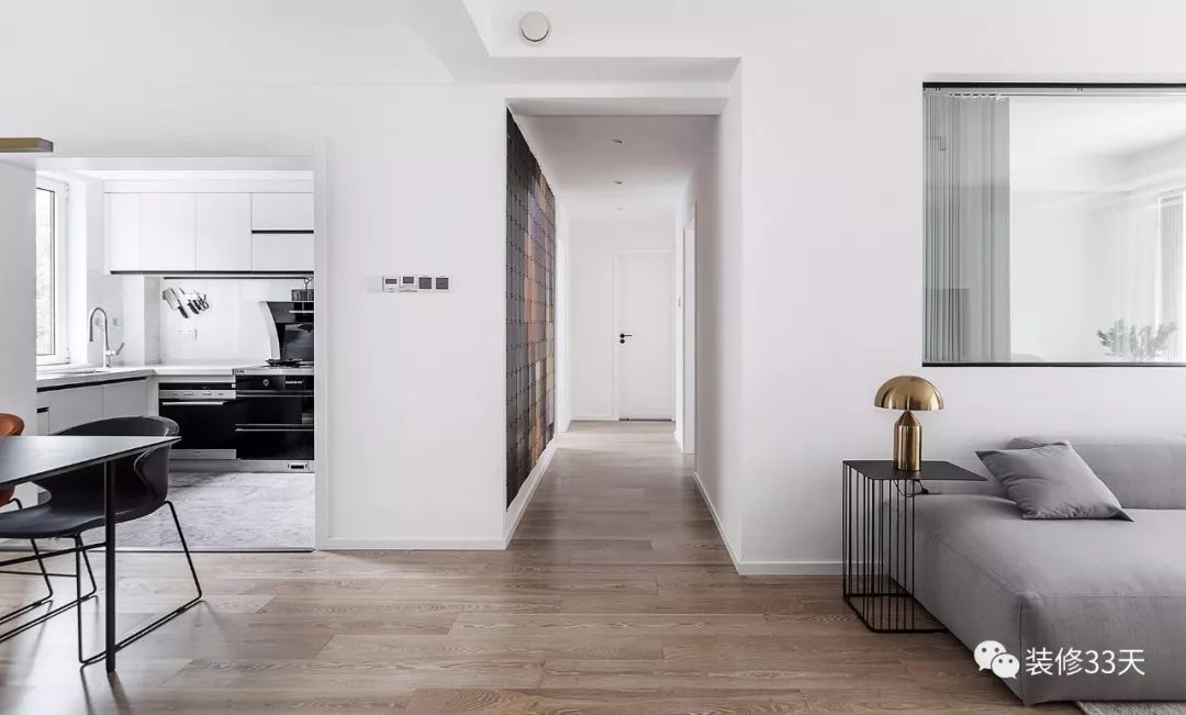 小户型现代简约客厅艺术玻璃窗,附近大玻璃落地窗现代简约风格