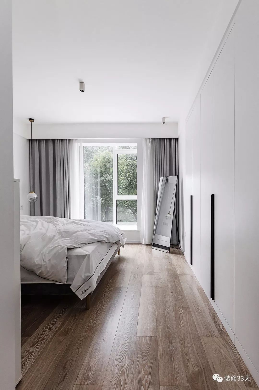 小户型现代简约客厅艺术玻璃窗,附近大玻璃落地窗现代简约风格