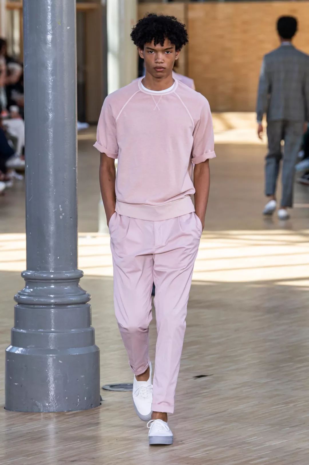 20年春夏男装流行色,2020国际服装春夏男装色彩配比